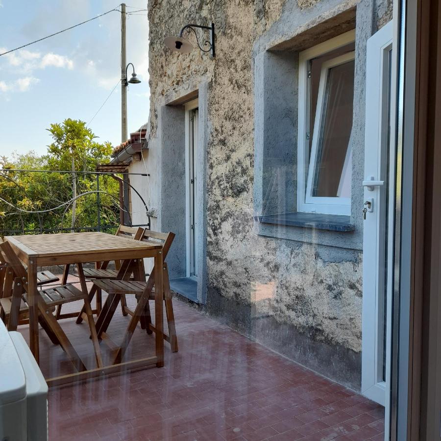 Ca Di Pippo "Tasso" Appartamento Ristrutturato Orco Feglino Exterior foto